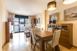 Piso en Barri de les Corts. Piso de 3 habitaciones y parking en les corts