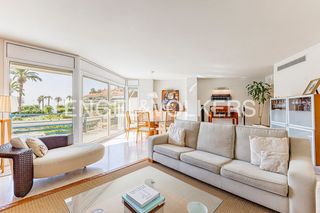Etagenwohnung in Can Girona - Terramar - Vinyet. Exclusiva propiedad frente al mar con amplitud y acabados de alt
