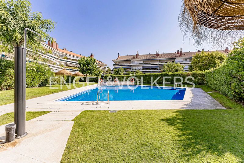 Foto aa55991b-0ddf-4d96-aeb5-ba4c3df2f39c. Pis amb calefacció aparcament piscina a Can Girona - Terramar - Vinyet Sitges