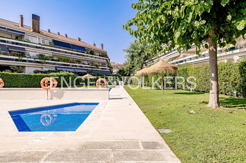 Foto ac9ef4eb-3f9c-43e4-a8e9-73bba2e6b927. Pis amb calefacció aparcament piscina a Can Girona - Terramar - Vinyet Sitges