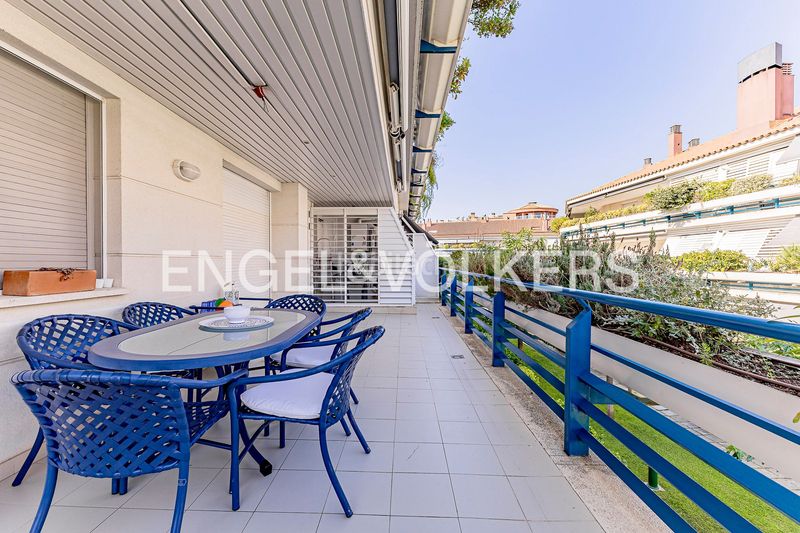 Foto ce064645-6c75-4d7b-a6e3-0701ddb67039. Pis amb calefacció aparcament piscina a Can Girona - Terramar - Vinyet Sitges
