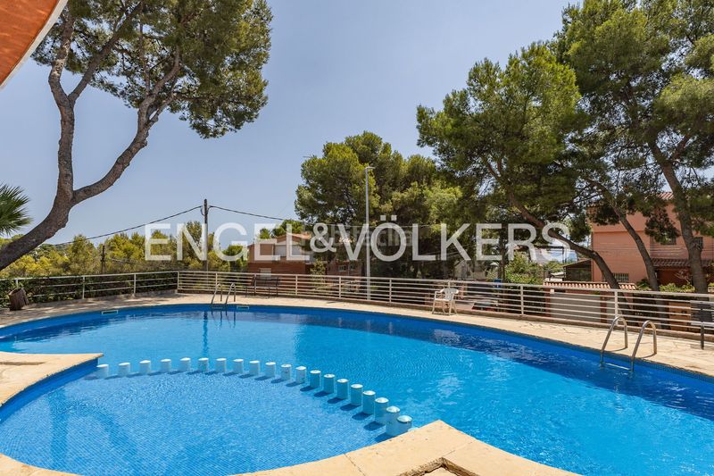 Foto 93f01ab0-63ac-4497-90be-b399cc4810af. Pis amb calefacció aparcament piscina a Bellamar Castelldefels