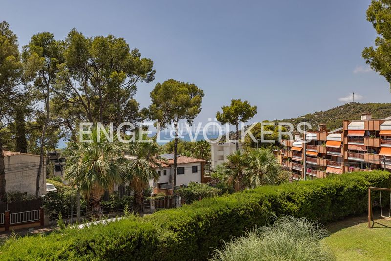 Foto db240689-cbe9-446a-9cd9-8bc9f59c72fd. Pis amb calefacció aparcament piscina a Bellamar Castelldefels
