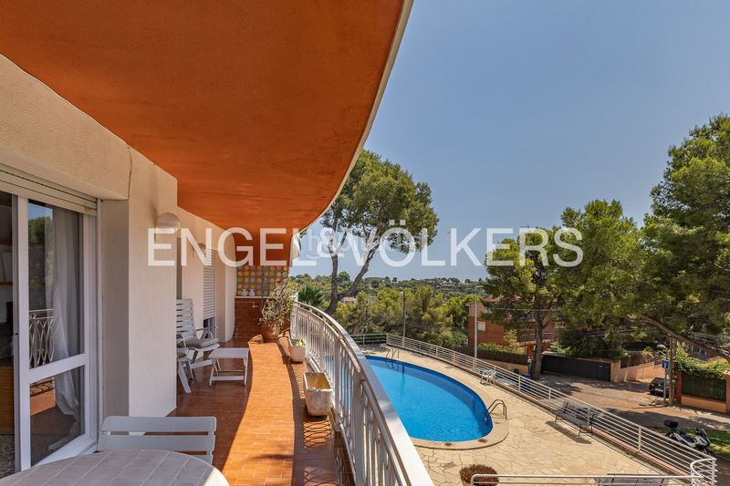 Foto e091fe3e-3958-4d55-9ef3-004e04231abf. Pis amb calefacció aparcament piscina a Bellamar Castelldefels