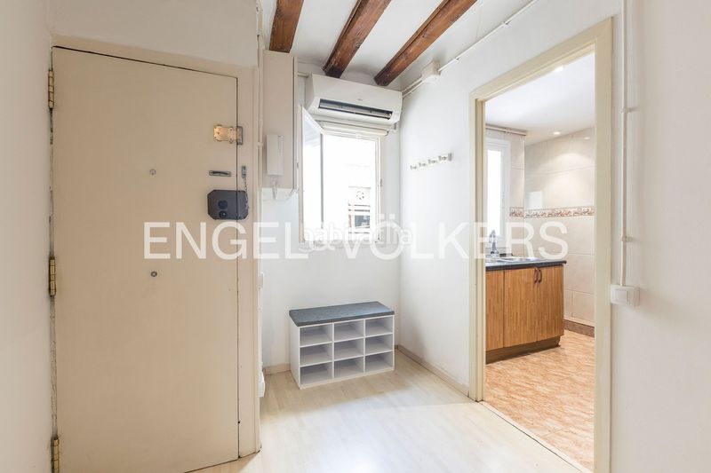 Foto b34f9f1a-f339-42e4-b37a-4b43a15b647f. Àtic amb calefacció a Raval Barcelona