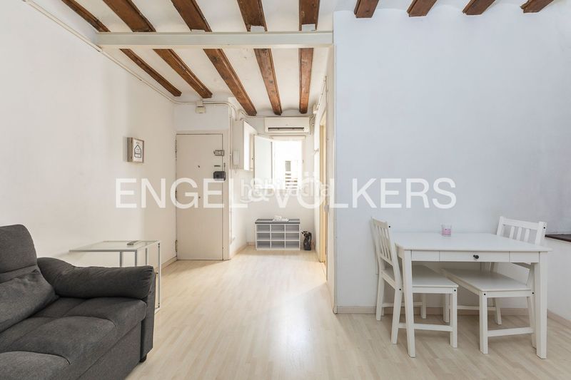 Foto c3b2bffc-494b-4f7b-9da1-d019363100a5. Àtic amb calefacció a Raval Barcelona