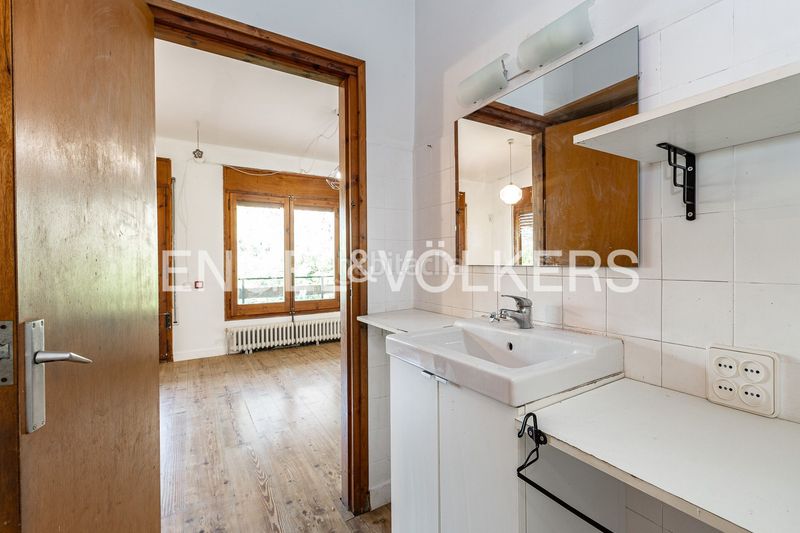 Foto bde1f940-4d87-45ef-8091-a980dba375c8. Casa amb calefacció a Sentmenat