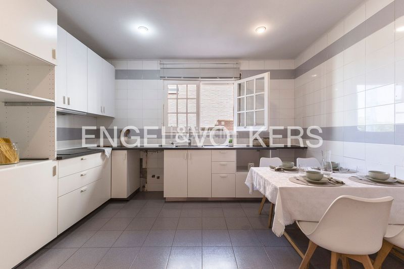 Foto ae06a1b5-6a98-406c-a278-4e521ce568dd. Casa adossada amb calefacció aparcament a Centre Sant Just Desvern