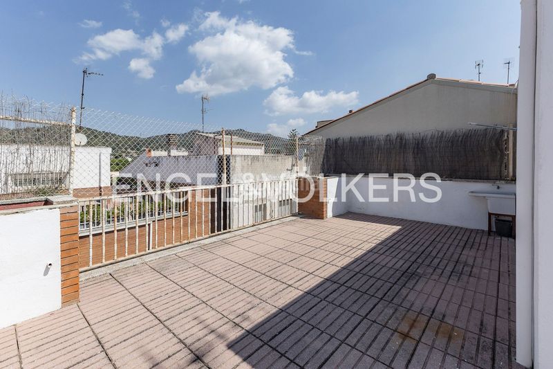 Foto c71f25fc-b3a6-43e8-8af1-d0f8afb91dda. Casa adossada amb calefacció aparcament a Centre Sant Just Desvern