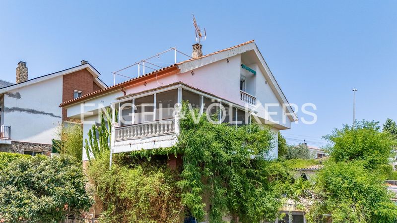 Foto dd0b9406-4d3c-44f8-8226-e6fae9364d4d. Casa amb calefacció aparcament a Can Font-Ca n'Avellaneda Castellar del Vallès