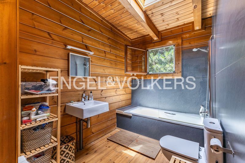 Foto 02e502e5-4ab6-41b1-a2ae-c3a6e88cc682. Casa amb calefacció aparcament piscina a Vallvidrera - Tibidabo - Les Planes Barcelona
