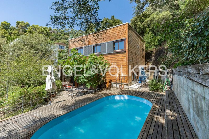 Foto 11377511-695d-4ac1-9c74-86bc69213774. Casa amb calefacció aparcament piscina a Vallvidrera - Tibidabo - Les Planes Barcelona