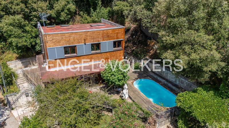 Foto 70aaebb8-1fd4-46b9-9225-a78852308f96. Casa amb calefacció aparcament piscina a Vallvidrera - Tibidabo - Les Planes Barcelona