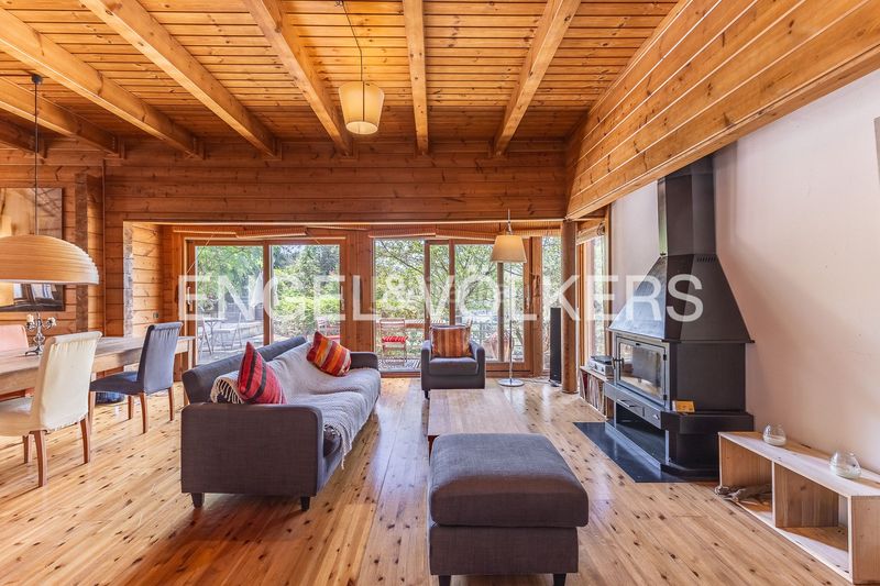 Foto c8a728dd-22cf-4b23-ad9f-568142354e7d. Casa amb calefacció aparcament piscina a Vallvidrera - Tibidabo - Les Planes Barcelona