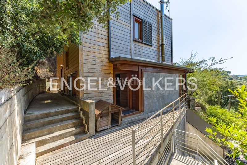 Foto e4ea0c9c-bc61-4084-af2a-0ea85770ad70. Casa amb calefacció aparcament piscina a Vallvidrera - Tibidabo - Les Planes Barcelona