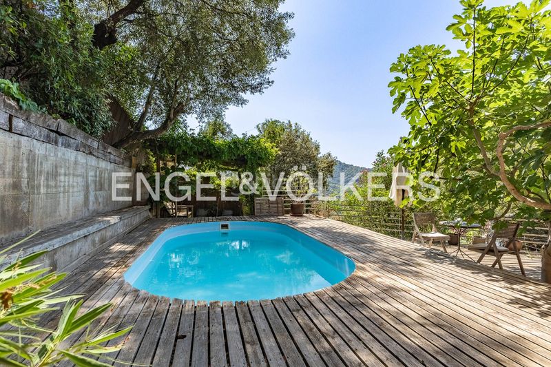 Foto fc3b7389-f097-44f1-8cf8-7eaefda3d07c. Casa amb calefacció aparcament piscina a Vallvidrera - Tibidabo - Les Planes Barcelona