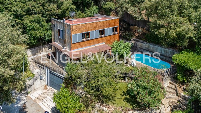 Foto fdaf1e73-0535-4930-9f97-0f9829da4662. Casa amb calefacció aparcament piscina a Vallvidrera - Tibidabo - Les Planes Barcelona