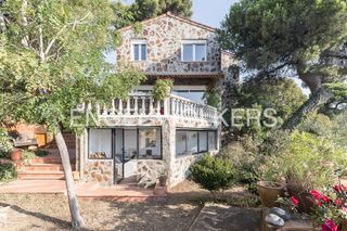 Affitto Casa a schiera in Vallvidrera - Tibidabo - Les Planes. Magnífica casa con jardín y vistas a barcelona