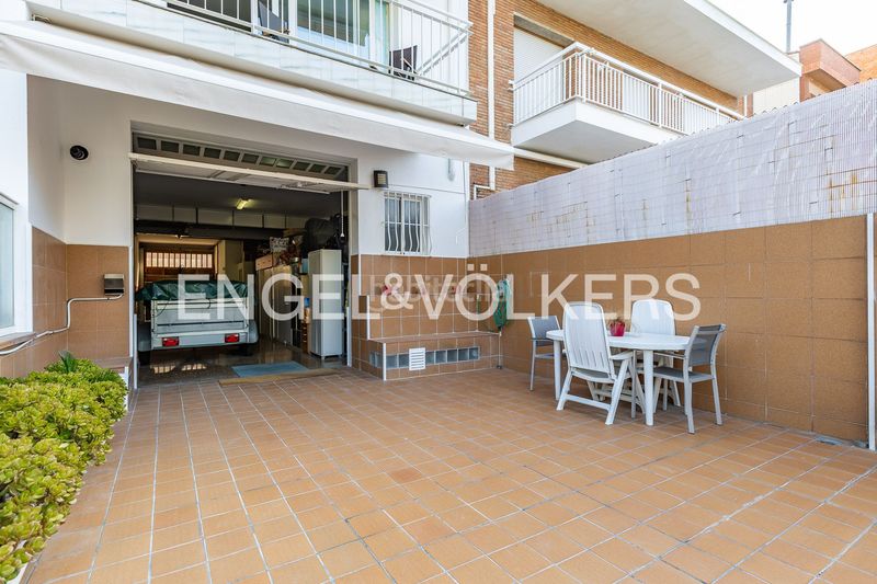 Foto 0bb63a7e-e5c3-4e84-8179-4602d395b811. Casa adossada amb calefacció aparcament piscina a Sabadell