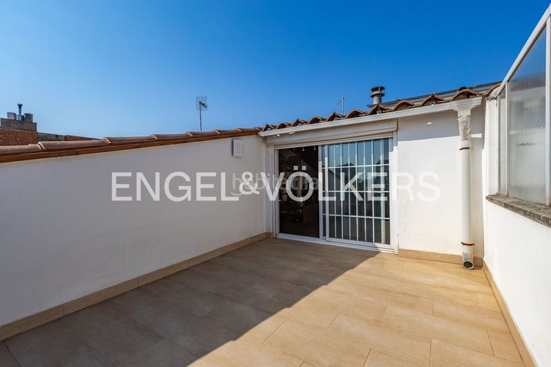 Foto 10994d70-9f6d-4d7e-b7d4-cd9da3d0459b. Casa adossada amb calefacció aparcament piscina a Sabadell