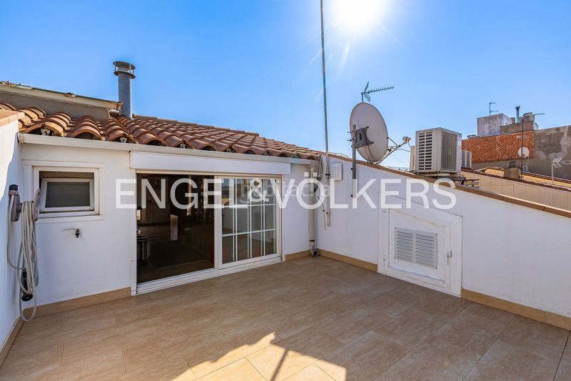 Foto 185e4077-a0e2-4cde-b624-0e7c91303a69. Casa adossada amb calefacció aparcament piscina a Sabadell