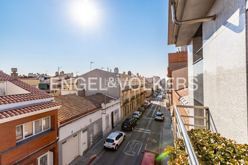 Foto 1a20160b-7d29-4010-aedd-48355b1fd691. Casa adossada amb calefacció aparcament piscina a Sabadell