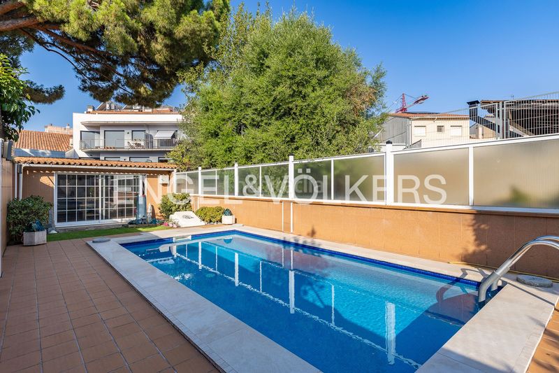 Foto 316a0119-48b9-40b3-aebd-9e9dbd3a85ae. Casa adossada amb calefacció aparcament piscina a Sabadell
