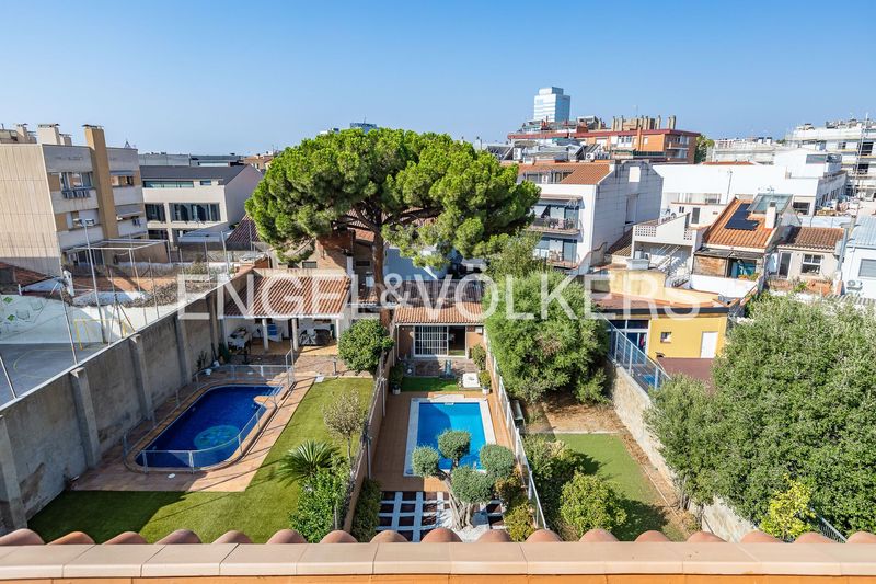 Foto 41851ab8-d6dd-4a9b-a3e2-7573ef93bfbc. Casa adossada amb calefacció aparcament piscina a Sabadell