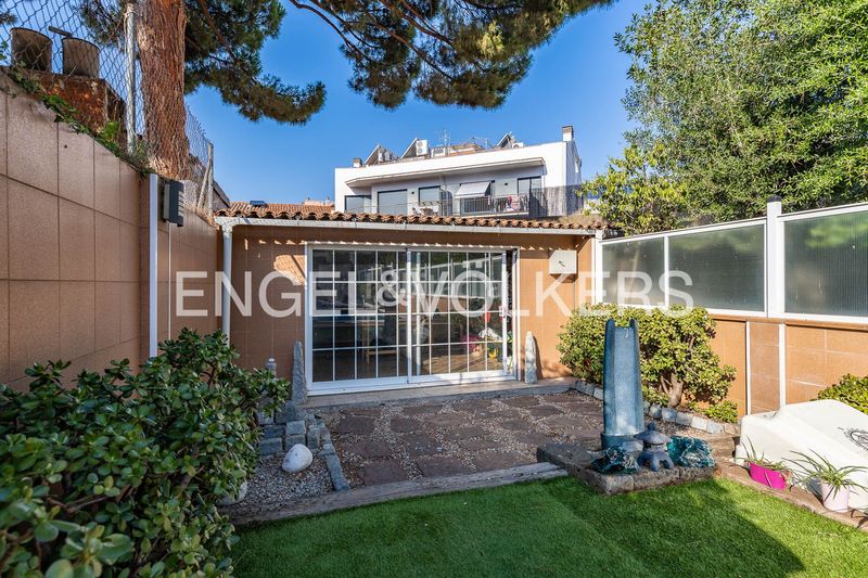 Foto 79abe1ad-5965-406e-9999-b86350113550. Casa adossada amb calefacció aparcament piscina a Sabadell