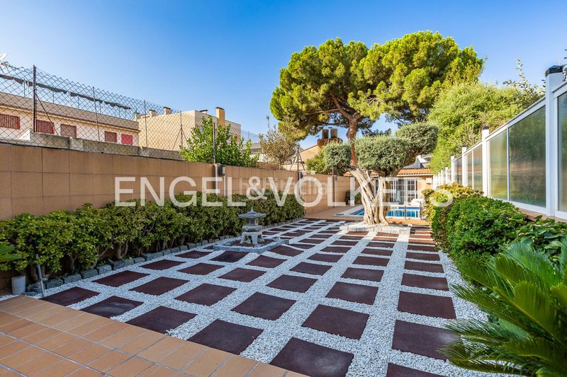 Foto b50ce3bf-164a-45a1-88ec-779662403eeb. Casa adossada amb calefacció aparcament piscina a Sabadell