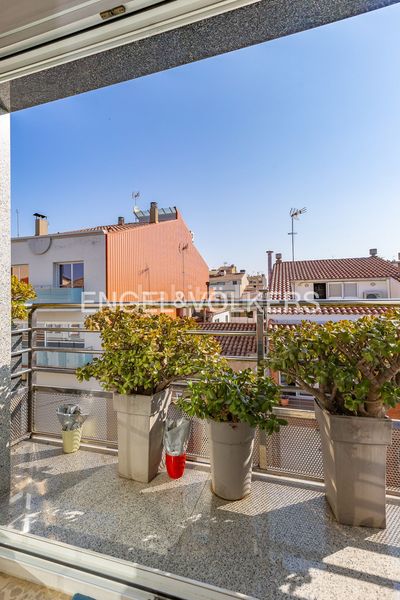 Foto d5de4f8b-08cd-407d-8419-e10ef9dcd629. Casa adossada amb calefacció aparcament piscina a Sabadell