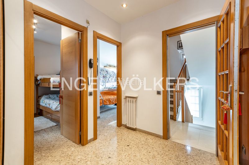 Foto d79cd656-e638-49e8-a56e-d51d77234b08. Casa adossada amb calefacció aparcament piscina a Sabadell