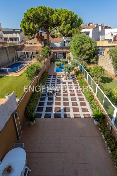 Foto dfbf0f63-3bbb-45a8-8eb1-44e2abd110f4. Casa adossada amb calefacció aparcament piscina a Sabadell