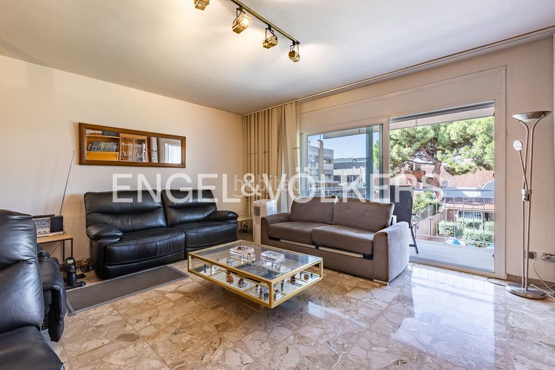 Foto fd343848-317c-44e3-95d2-d4469b3d6d72. Casa adossada amb calefacció aparcament piscina a Sabadell