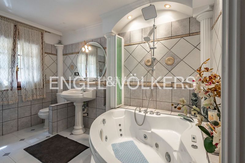 Foto 41c07064-8a7a-40cf-a7a9-dc4140b0fd4b. Casa amb calefacció aparcament piscina a La Sentiu Gavà