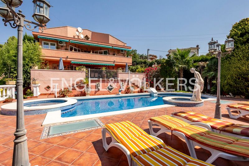 Foto 44cae69b-e706-4ef9-a6d9-235ec20c9226. Casa amb calefacció aparcament piscina a La Sentiu Gavà