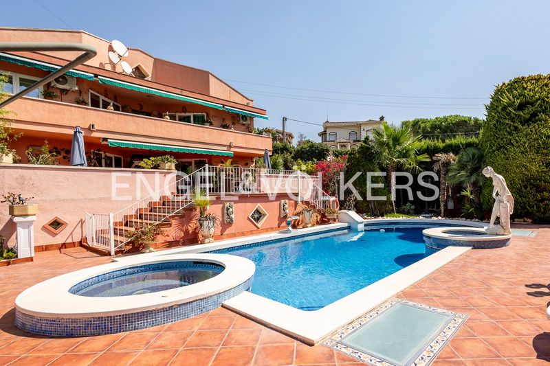 Foto 7634d4a5-e13b-4527-bb18-28e0a024d917. Casa amb calefacció aparcament piscina a La Sentiu Gavà