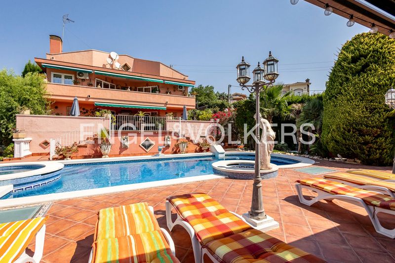 Foto 7e7f406f-24f2-4ba6-a6bc-cd8511d2db60. Casa amb calefacció aparcament piscina a La Sentiu Gavà