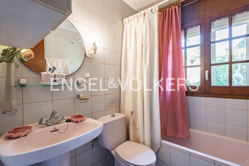 Foto 7f75c87b-2073-451e-882c-1d5ec432629a. Casa amb calefacció aparcament piscina a La Sentiu Gavà