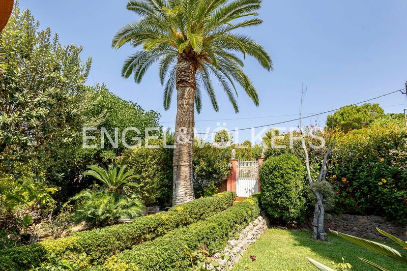 Foto 9d9f1c93-b2a9-4e79-b35f-f7039a4a2048. Casa amb calefacció aparcament piscina a La Sentiu Gavà