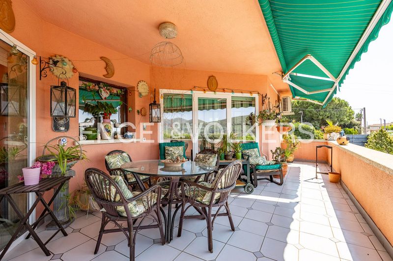 Foto a753c772-9470-4726-852d-878666acff81. Casa amb calefacció aparcament piscina a La Sentiu Gavà