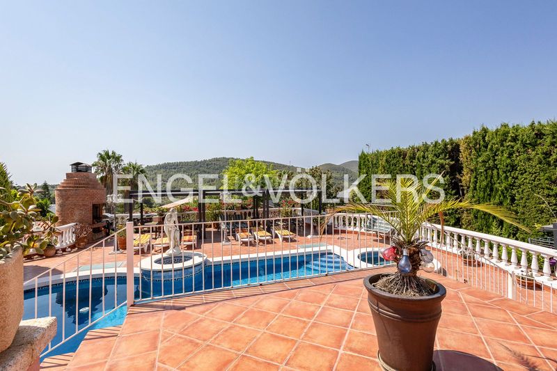 Foto aa62c11d-6cc4-4161-8738-f1ff7b1a6f92. Casa amb calefacció aparcament piscina a La Sentiu Gavà