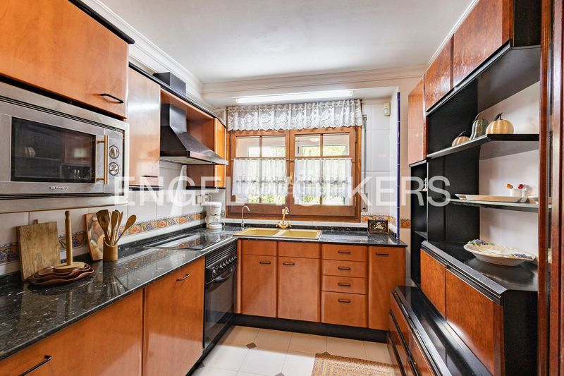 Foto bf5fd60e-780f-4043-b78e-d277d7a821b0. Casa amb calefacció aparcament piscina a La Sentiu Gavà