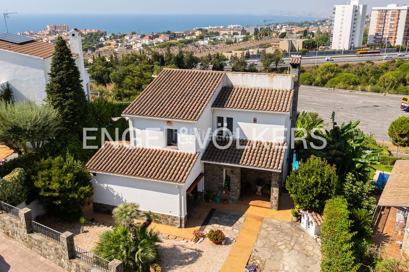 Foto 9672a480-d05a-4062-b7da-a154efa6ab1c. Casa amb calefacció aparcament piscina a Teià