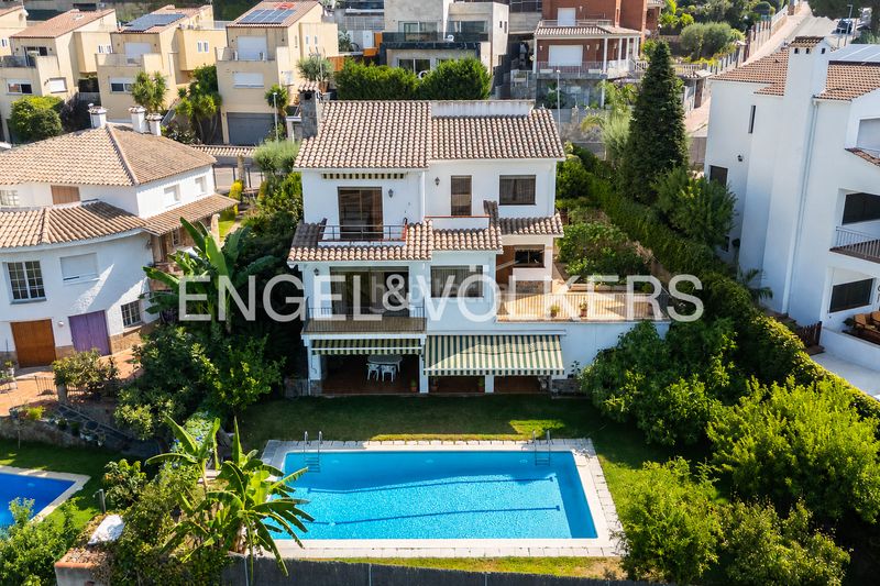 Foto c9b1a9d6-a02c-4f40-a9a2-63ab8cdee15e. Casa amb calefacció aparcament piscina a Teià