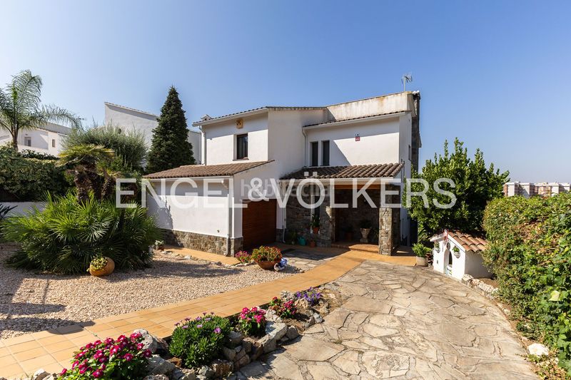 Foto cfb2781d-8841-4c19-9969-175c8489bf3c. Casa amb calefacció aparcament piscina a Teià