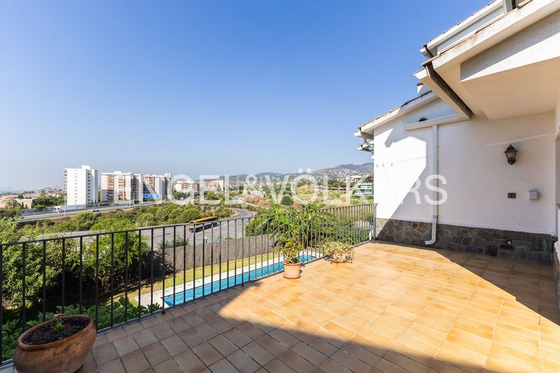 Foto f715b633-dccd-4b67-96ce-24fee7ac436f. Casa amb calefacció aparcament piscina a Teià