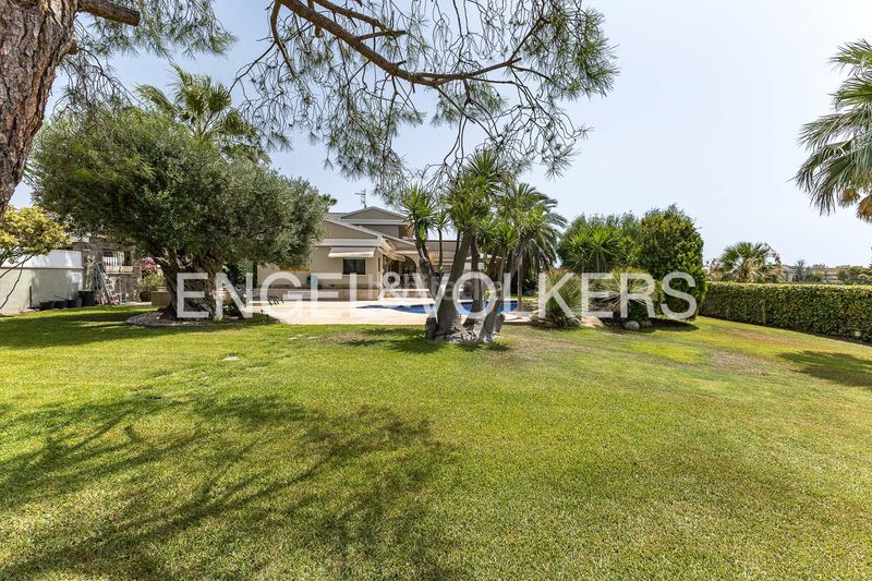 Foto 4570911f-f0ae-4c08-9ef4-3d0130ce146a. Casa amb calefacció aparcament piscina a Mas Mel Calafell