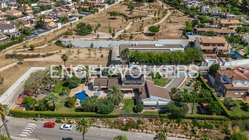 Foto 894fb0e7-9005-4440-8a13-d4913f13eea8. Casa amb calefacció aparcament piscina a Mas Mel Calafell