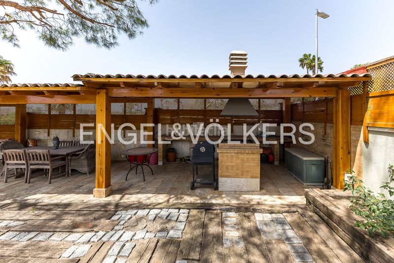 Foto a9e2c22b-3681-4dbc-8cc1-a69fc2e8cdad. Casa amb calefacció aparcament piscina a Mas Mel Calafell